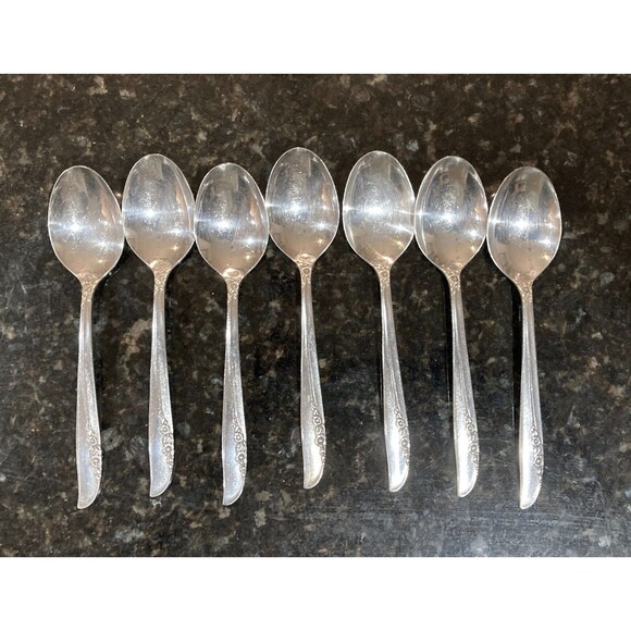 Lilac Time Pattern Silverplate 1881 Rogers/Oneida 30-Piece Set Antique Tea Party - Picture 9 of 15